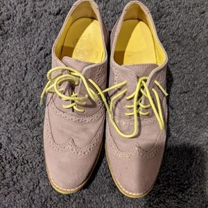 COLE HAAN SIZE 6B Good condition barely worn!